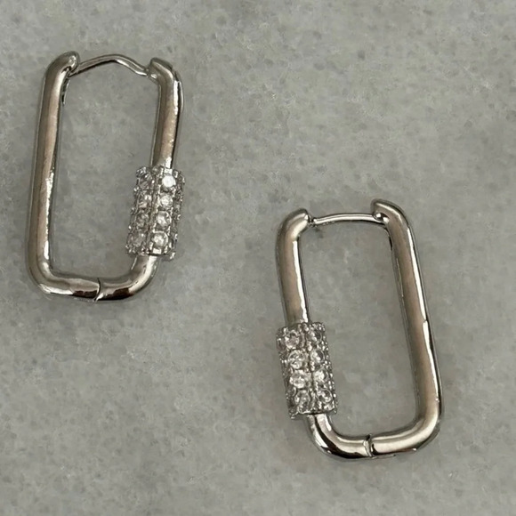 Silver Chunky Oval Crystal Round Hoop Earrings 

Brand New

Stainless Steel - Picture 1 of 3